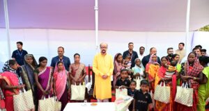 राज्यपाल श्री रमेन डेका ने बैगा-बिरहोर आदिवासियों की संस्कृति को सहेजने की दी सीख