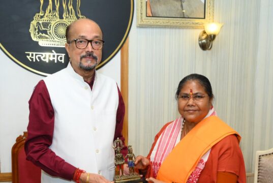 राज्यपाल श्री डेका से राष्ट्रीय पिछड़ा वर्ग आयोग की अध्यक्ष साध्वी निरंजन ज्योति ने की सौजन्य भेंट