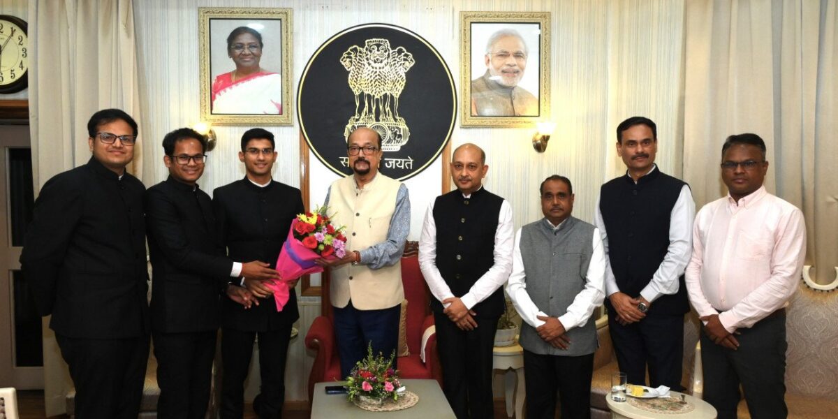 राज्यपाल से परिवीक्षाधीन आईएएस अधिकारियों ने की सौजन्य भेंट