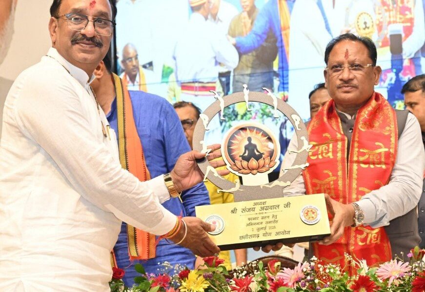 मुख्यमंत्री श्री विष्णु देव साय ने किया योग को जन-जन तक पहुंचाने का आह्वान