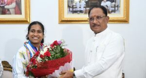 राष्ट्रमंडल खेलों की रजत पदक विजेता ज्ञानेश्वरी यादव का मुख्यमंत्री निवास में भव्य स्वागत