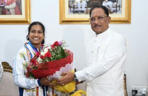 राष्ट्रमंडल खेलों की रजत पदक विजेता ज्ञानेश्वरी यादव का मुख्यमंत्री निवास में भव्य स्वागत