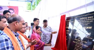महलोई में विकास कार्यों को मिली नई सौगात, सामुदायिक कीर्तन भवन का भूमिपूजन और शेड का लोकार्पण