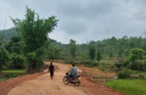 पगडंडी से पक्की सड़क तक पहुंचा अबुझमाड़
