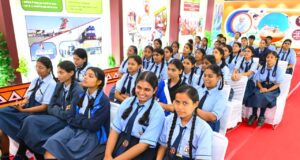टाउन हॉल में छायाचित्र प्रदर्शनी देखने उमड़ी भीड़, एआई तकनीक से विरासत और पर्यटन का अभिनव अनुभव