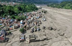 बाढ़ से बुरी तरह प्रभावित नेपाल के लिए भारत ने भेजी 5.5 टन दवाओं की पांचवीं खेप और बचाव दल