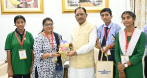 राष्ट्रपति से भेंट कर लौटे प्रतिभावान विद्यार्थियों ने मुख्यमंत्री श्री विष्णु देव साय से की सौजन्य मुलाकात