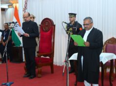 राज्यपाल श्री डेका ने न्यायाधिपति श्री कृष्न राम महापात्र को छत्तीसगढ़ उच्च न्यायालय के मुख्य न्यायाधीश पद की दिलाई शपथ