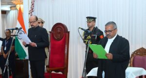 राज्यपाल श्री डेका ने न्यायाधिपति श्री कृष्न राम महापात्र को छत्तीसगढ़ उच्च न्यायालय के मुख्य न्यायाधीश पद की दिलाई शपथ