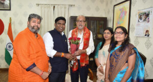 राज्यपाल श्री डेका से कामधेनु विश्वविद्यालय के कार्य परिषद सदस्यों ने की भेंट