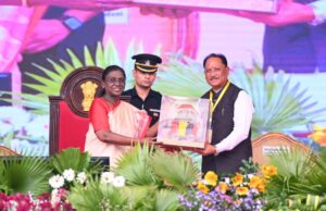 राष्ट्रपति श्रीमती द्रौपदी मुर्मु ने बस्तर दशहरा की अनूठी परंपराओं और जनजातीय संस्कृति की सराहना की