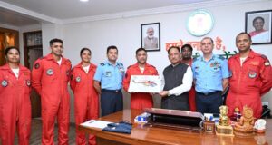 मुख्यमंत्री श्री विष्णु देव साय से भारतीय वायु सेना की सारंग हेलीकॉप्टर डिस्प्ले टीम ने की सौजन्य मुलाकात