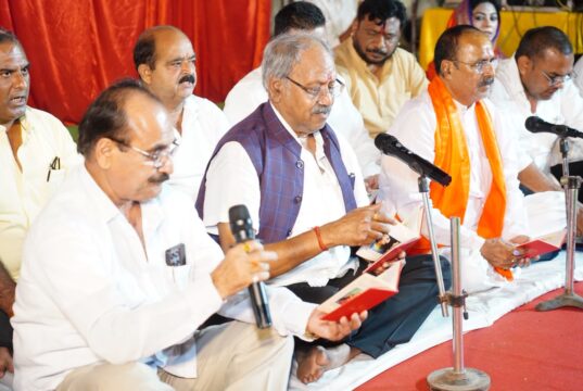 दूधाधारी मठ में गूंजा हनुमान चालीसा: भारतीय पायलट कैप्टन स्मित मच्छार के शीघ्र स्वास्थ्य लाभ और दीर्घायु जीवन के लिए सांसद बृजमोहन अग्रवाल के नेतृत्व में हुआ 11 बार सामूहिक पाठ